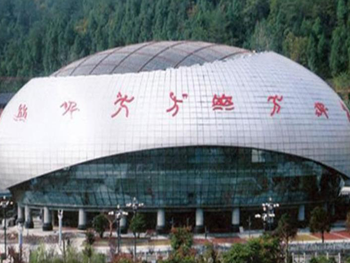 敦煌体育中心球形网架加工安装